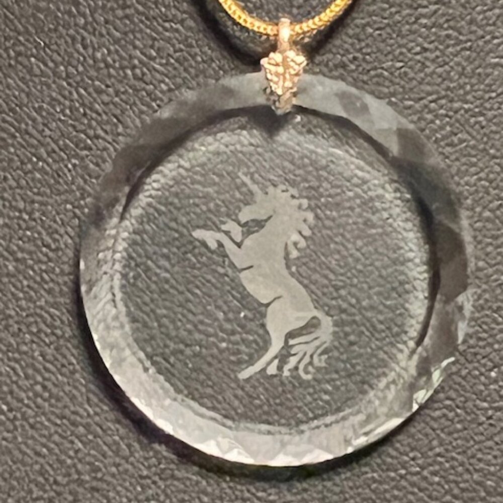 1.25" Unicorn Acrylic Pendant on 22" Goldtone Chain (155)